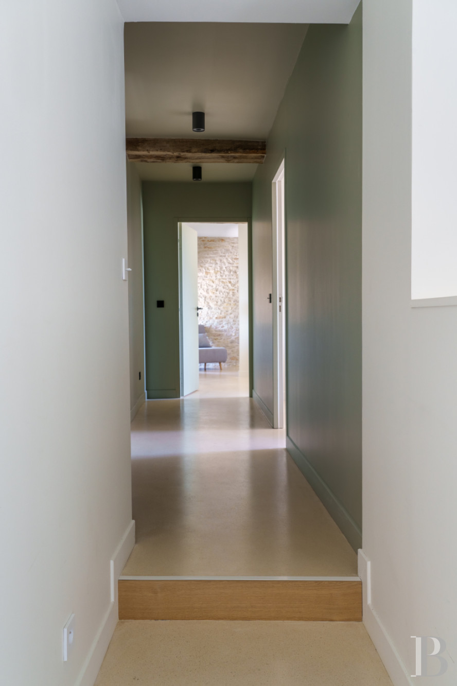 A village house opening out onto the countryside between Beaune and Meursault in the Côte d'Or  - photo  n°16