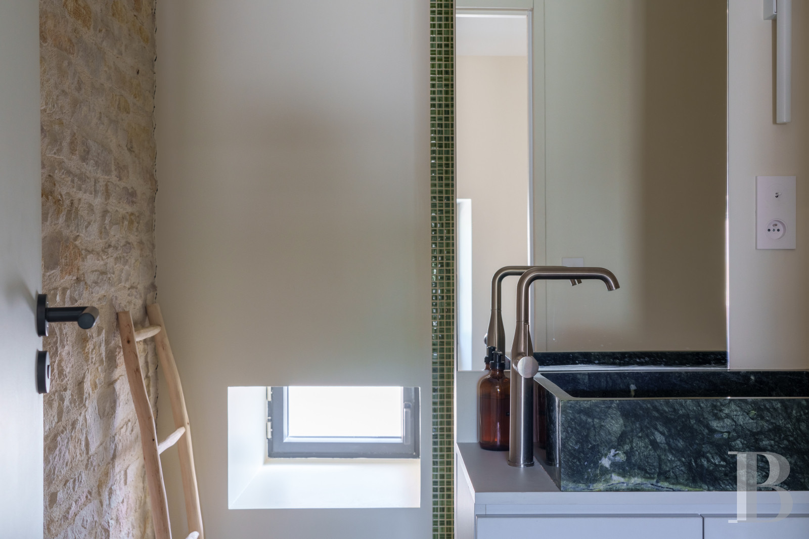 A village house opening out onto the countryside between Beaune and Meursault in the Côte d'Or  - photo  n°21