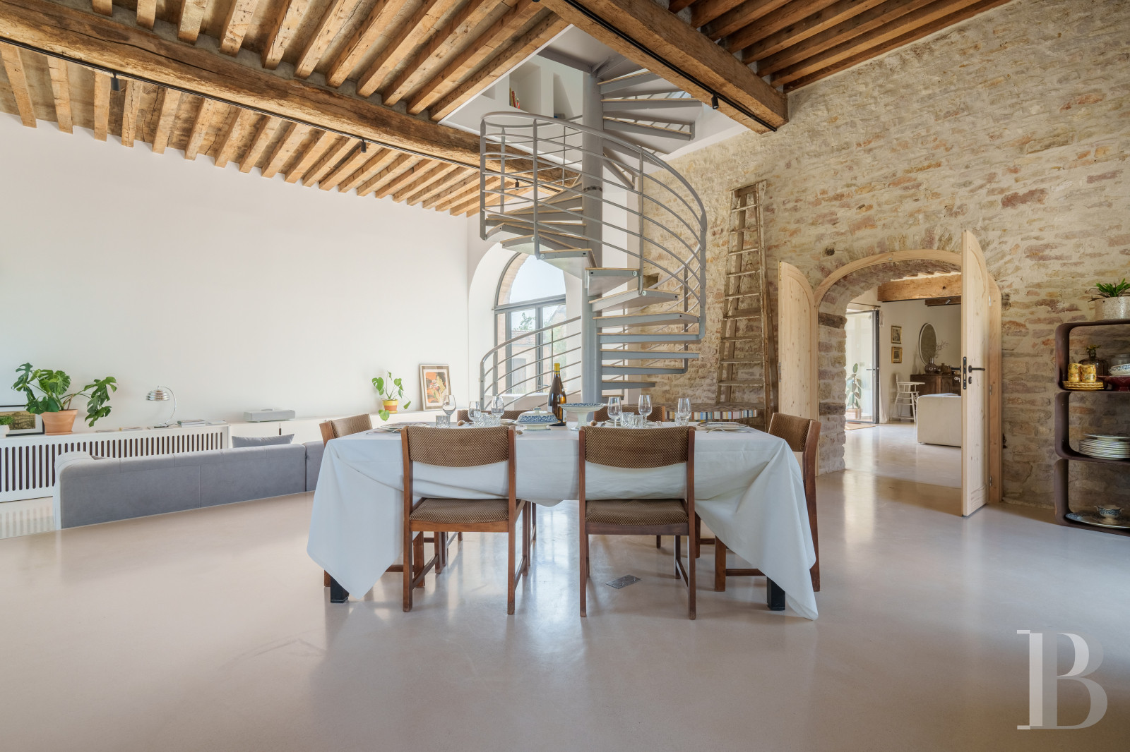 A village house opening out onto the countryside between Beaune and Meursault in the Côte d'Or  - photo  n°23