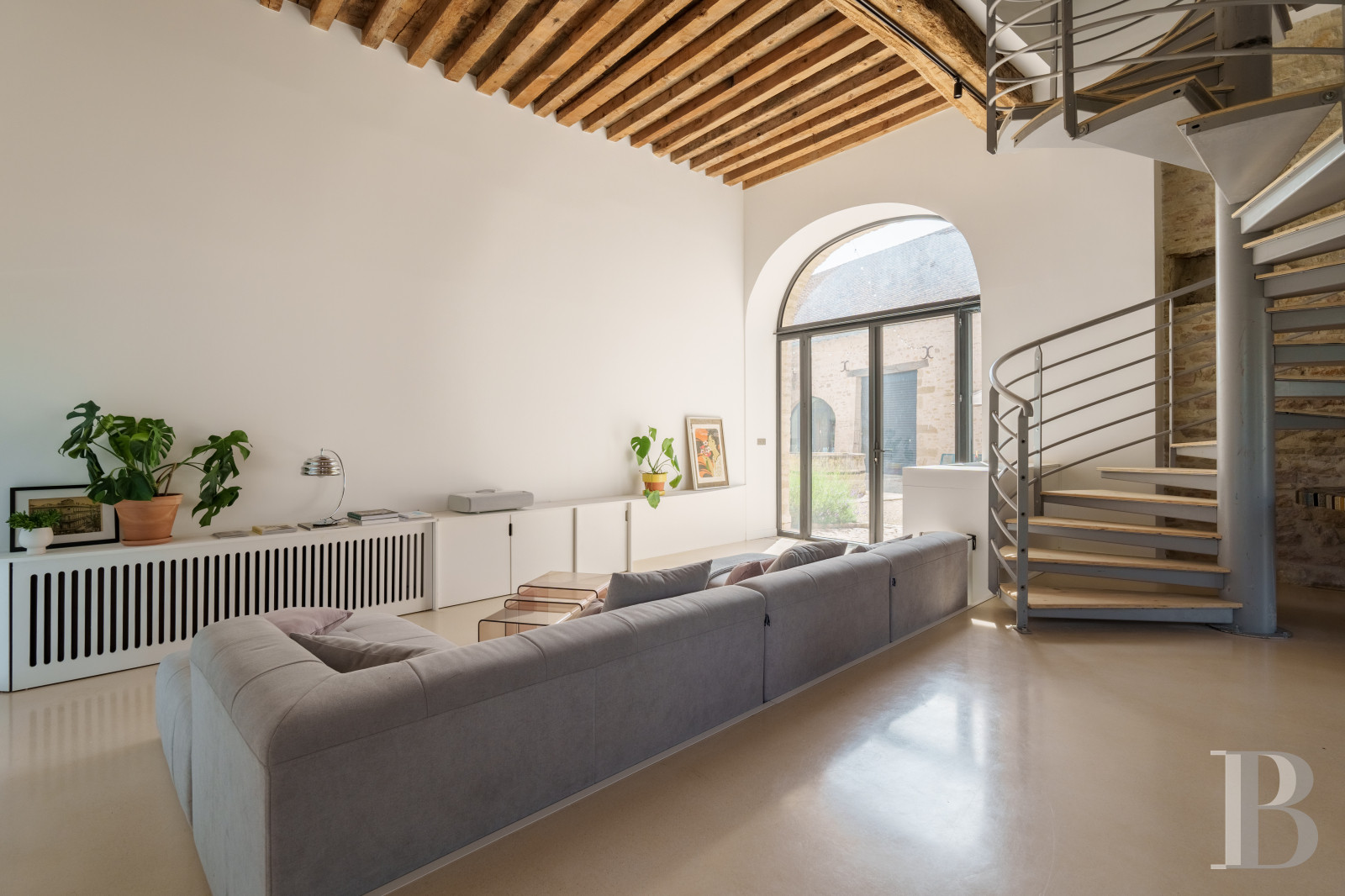A village house opening out onto the countryside between Beaune and Meursault in the Côte d'Or  - photo  n°22