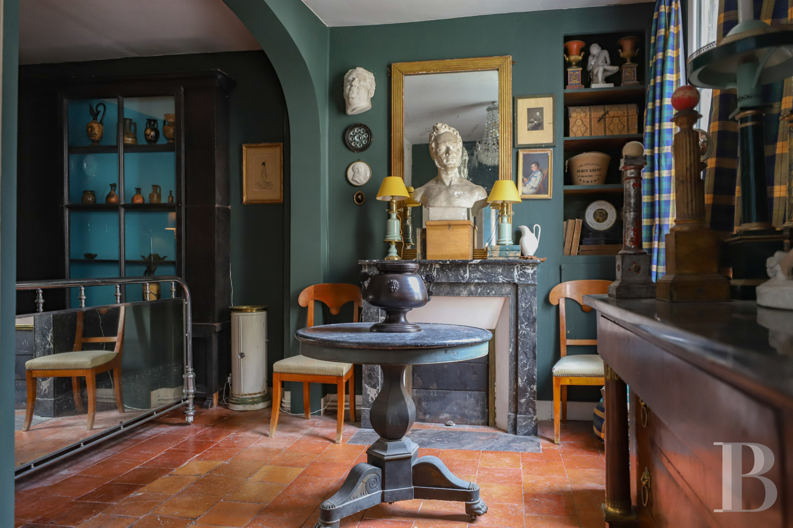 À la Chartre-sur-le-Loir, dans la Sarthe, trois chambres d’hôtes dans un immeuble de commerce du 19e siècle - photo  n°1