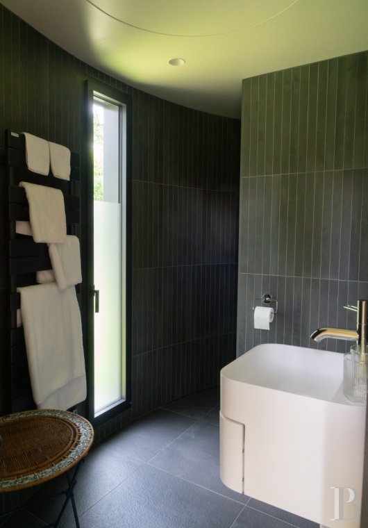 A traditional house and barn renovated in a contemporary style, south of Paris in the Gâtinais Val de Loing  - photo  n°24