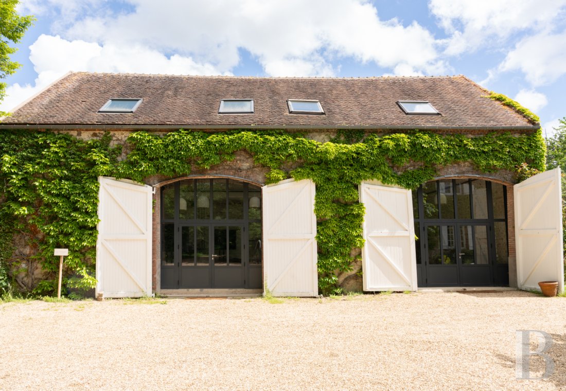 A traditional house and barn renovated in a contemporary style, south of Paris in the Gâtinais Val de Loing  - photo  n°50