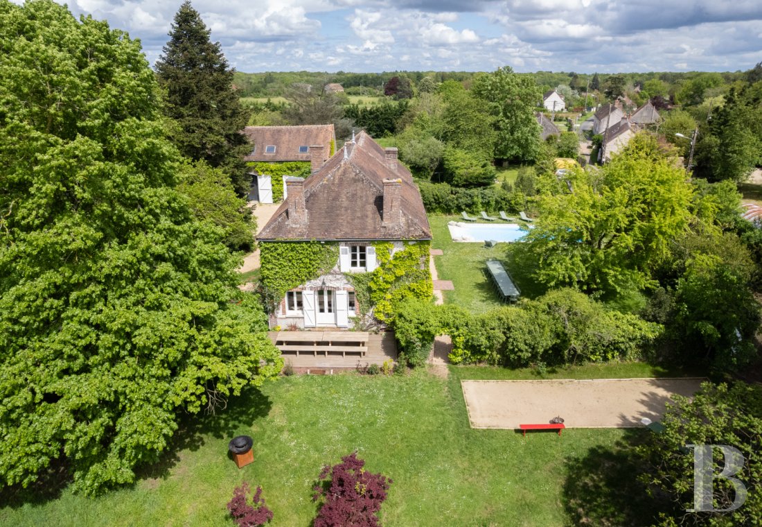 A traditional house and barn renovated in a contemporary style, south of Paris in the Gâtinais Val de Loing  - photo  n°2