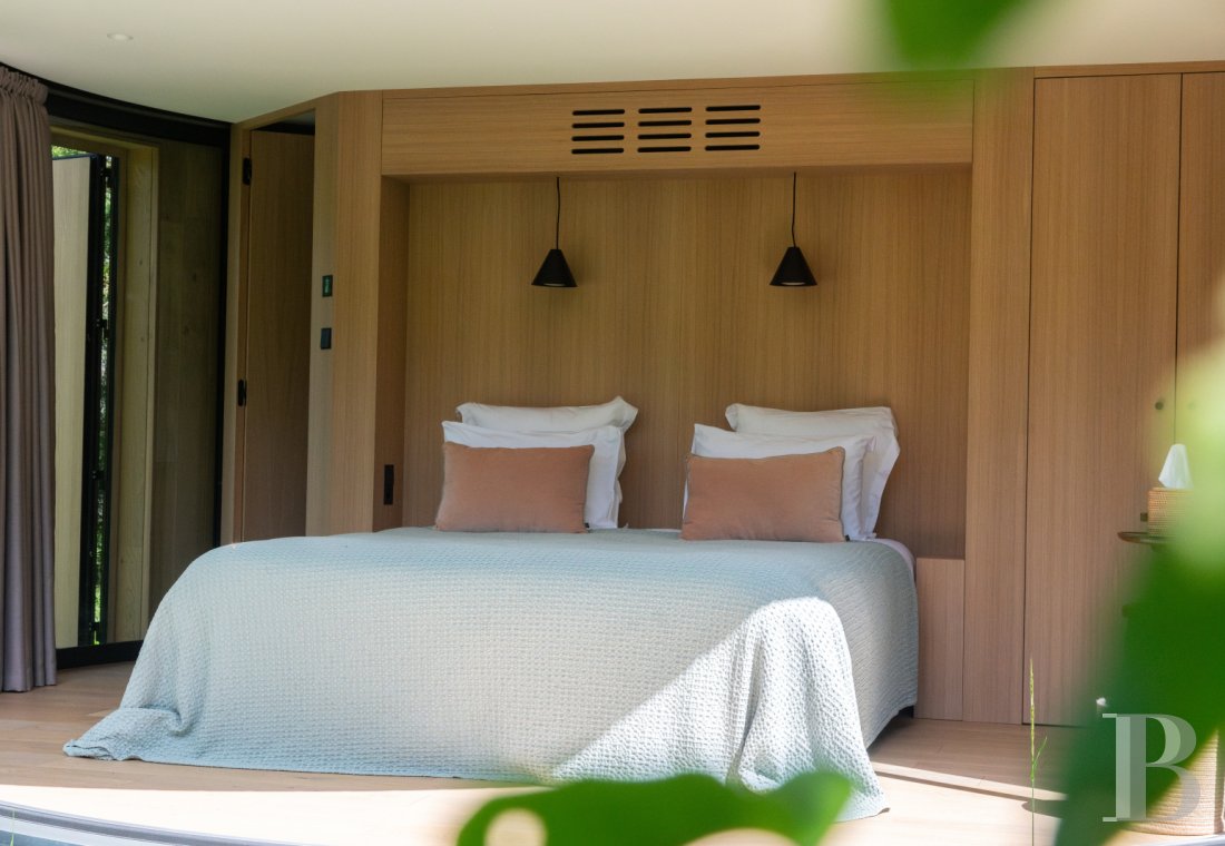 A traditional house and barn renovated in a contemporary style, south of Paris in the Gâtinais Val de Loing  - photo  n°50