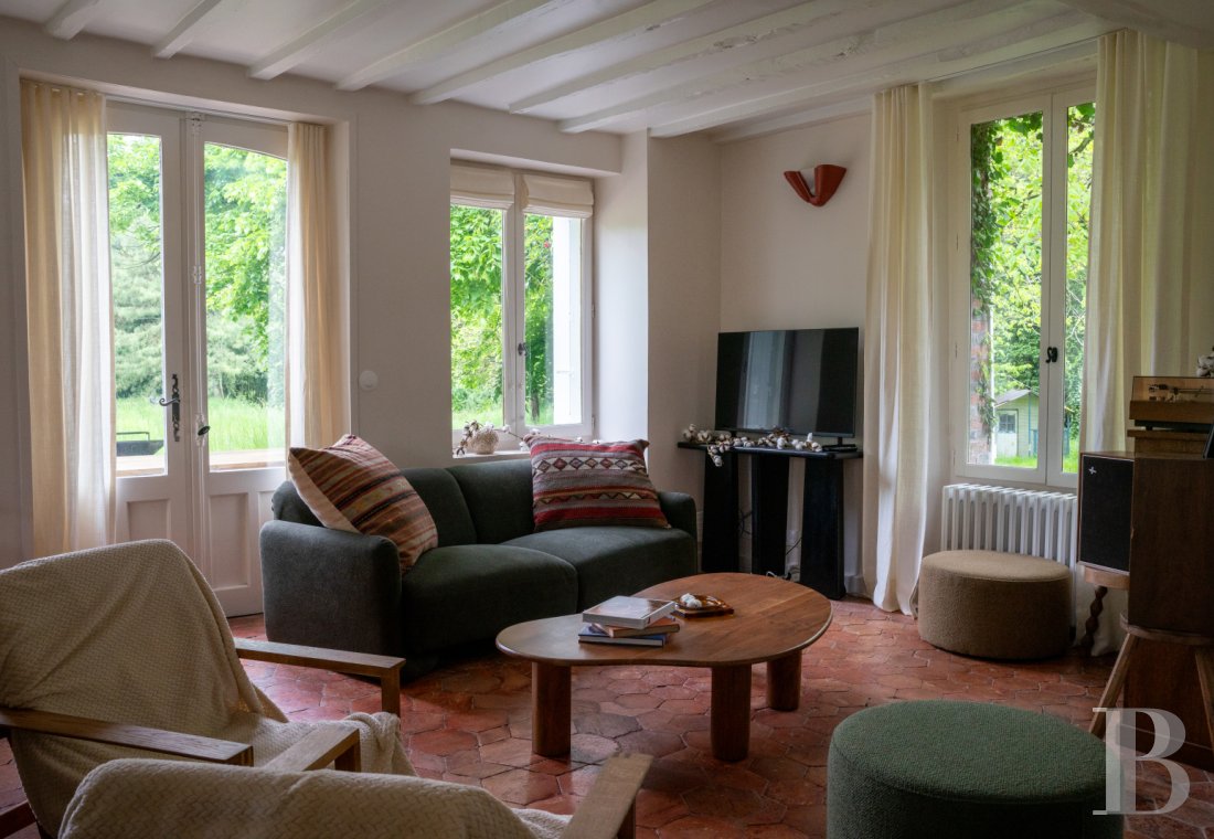 A traditional house and barn renovated in a contemporary style, south of Paris in the Gâtinais Val de Loing  - photo  n°9
