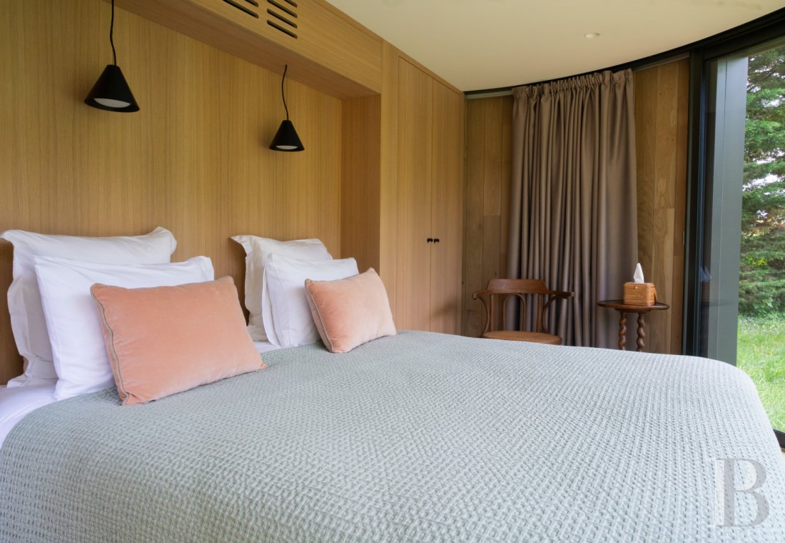 Dans le Gâtinais Val de Loing, au sud de Paris, une maison traditionnelle et sa grange rénovées dans un esprit contemporain - photo  n°40