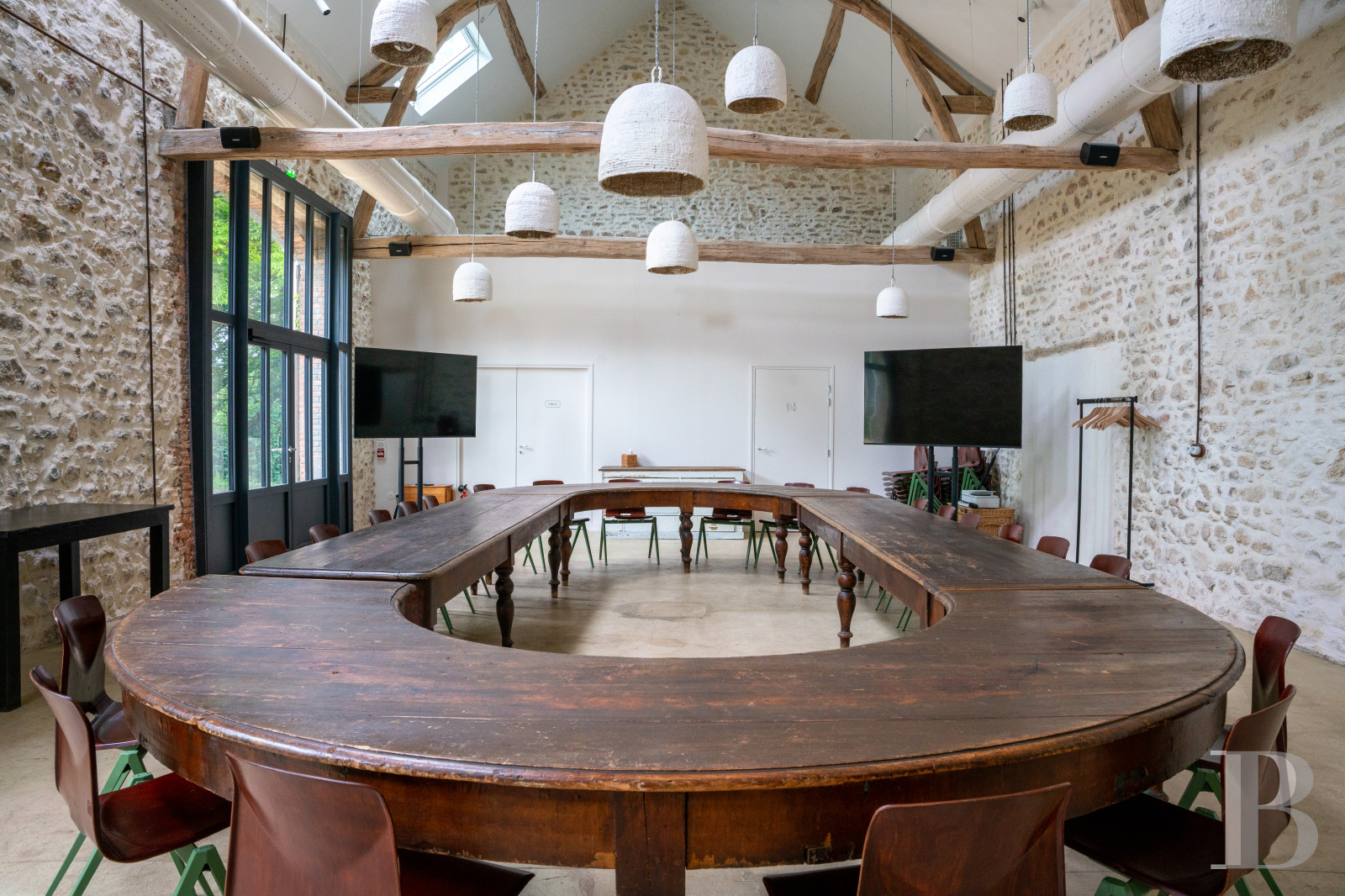 Dans le Gâtinais Val de Loing, au sud de Paris, une maison traditionnelle et sa grange rénovées dans un esprit contemporain - photo  n°42