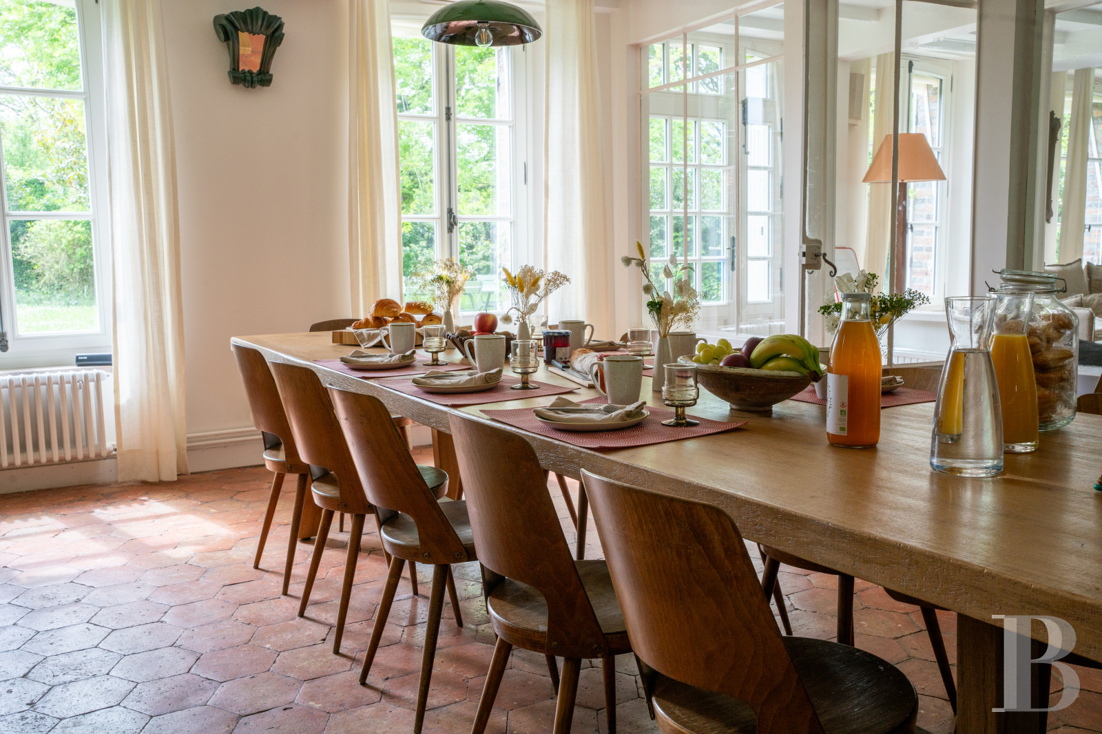 Dans le Gâtinais Val de Loing, au sud de Paris, une maison traditionnelle et sa grange rénovées dans un esprit contemporain - photo  n°11