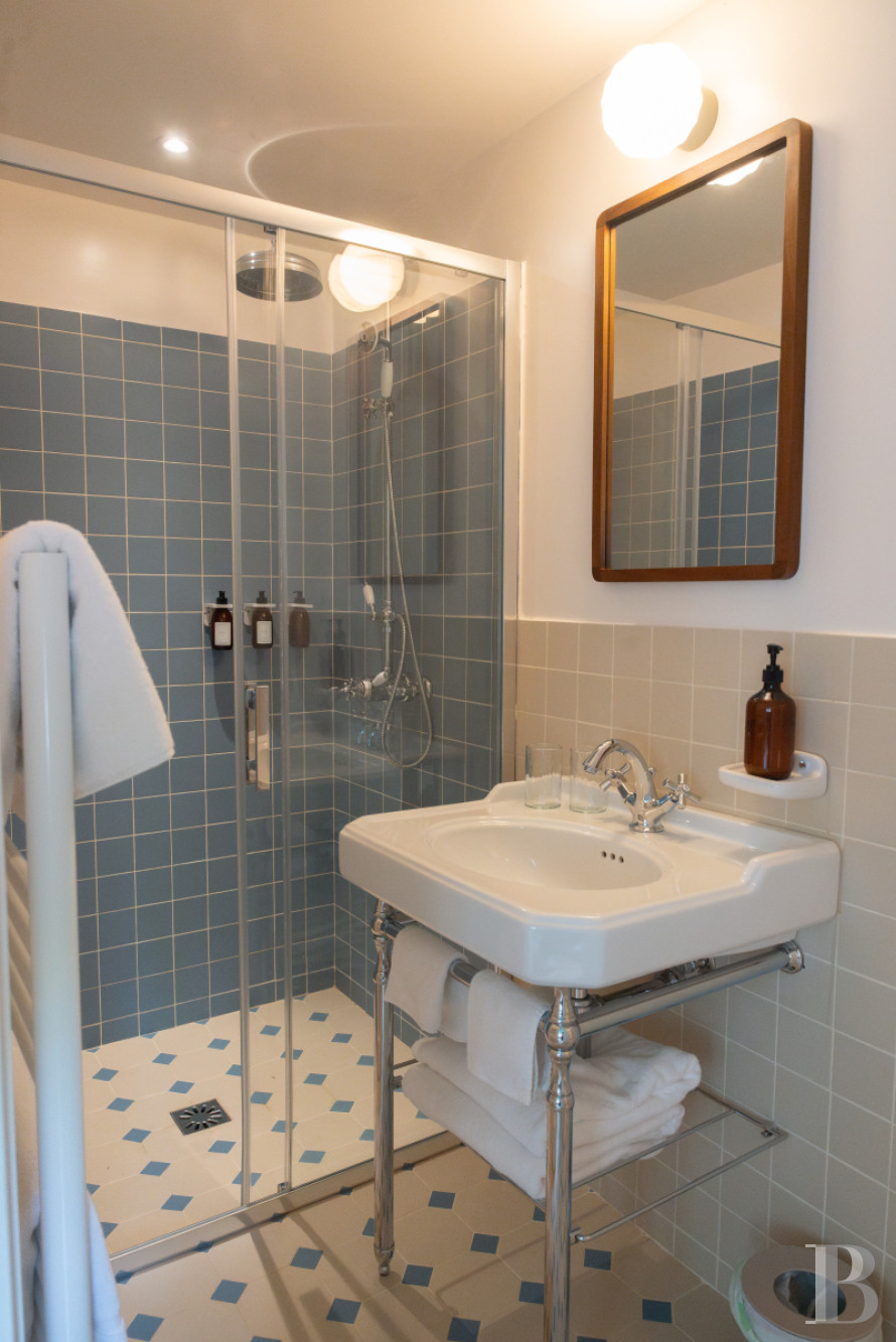 Dans le Gâtinais Val de Loing, au sud de Paris, une maison traditionnelle et sa grange rénovées dans un esprit contemporain - photo  n°28