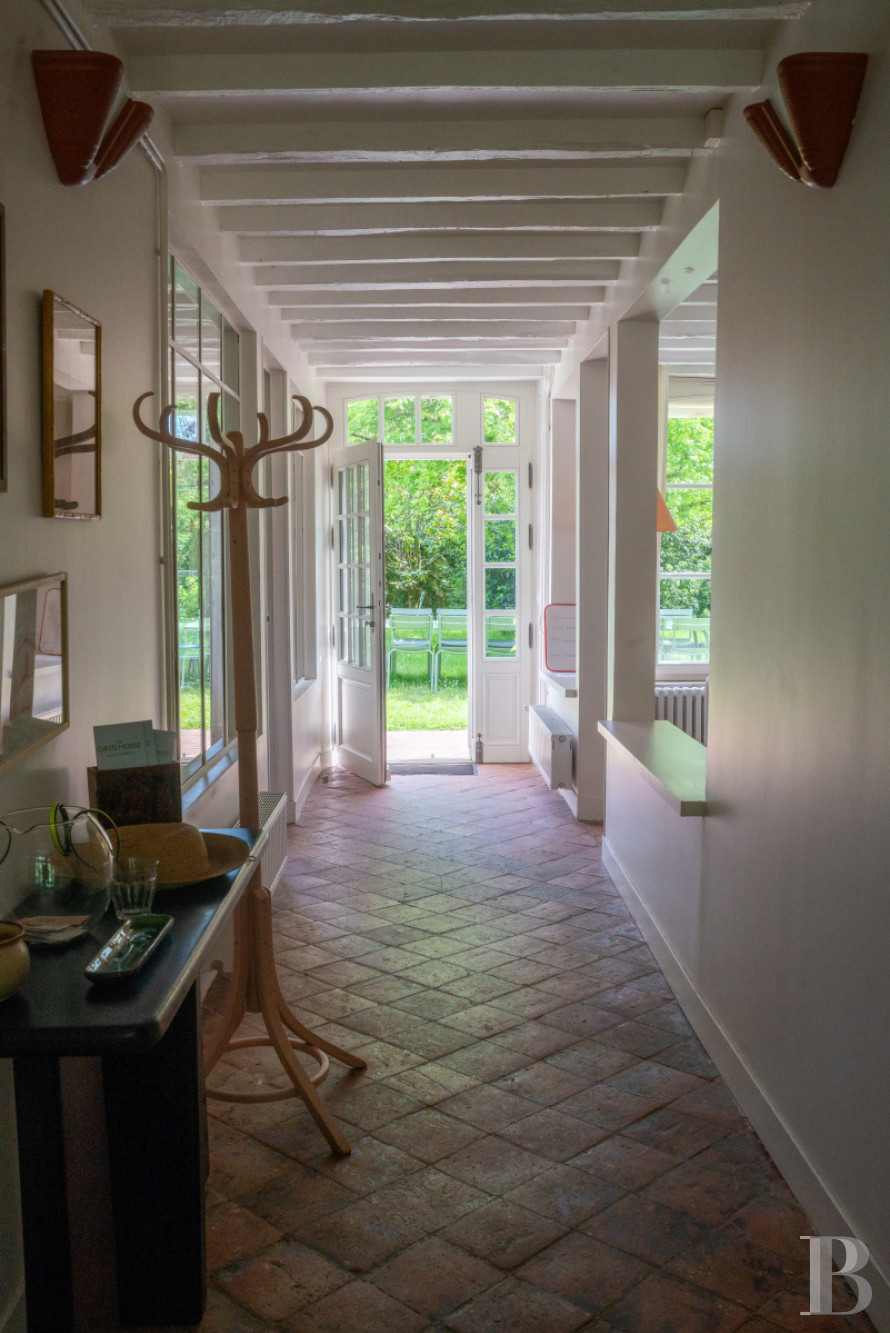 Dans le Gâtinais Val de Loing, au sud de Paris, une maison traditionnelle et sa grange rénovées dans un esprit contemporain - photo  n°6