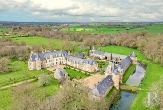 pays-de-loire - En Anjou, un remarquable château inscrit MH, avec sa chapelle, ses dépendances et 70 ha de terres au bord d'une rivière