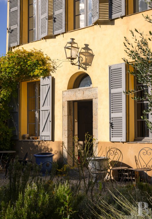 Au centre de Brignoles, dans le Var, une maison du 19e siècle et son grand jardin clos - photo  n°2
