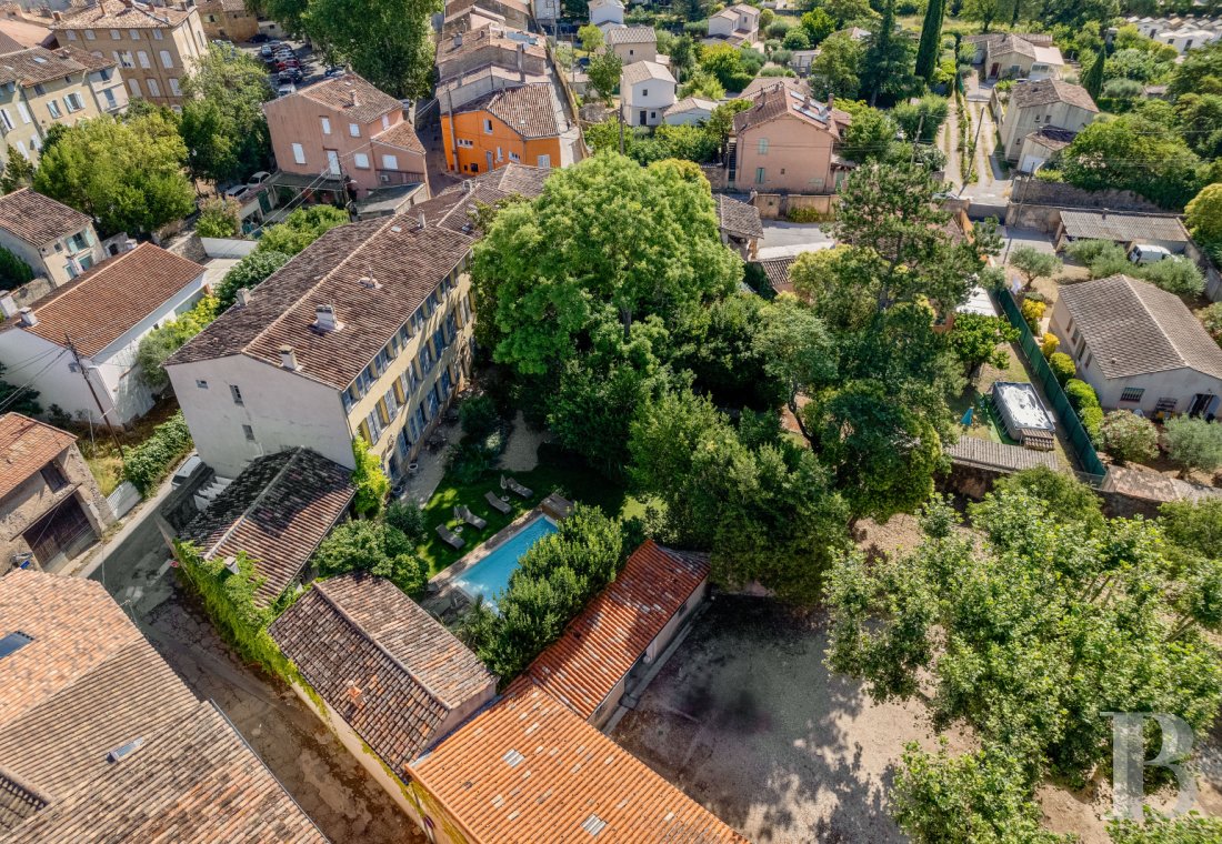 Au centre de Brignoles, dans le Var, une maison du 19e siècle et son grand jardin clos - photo  n°38