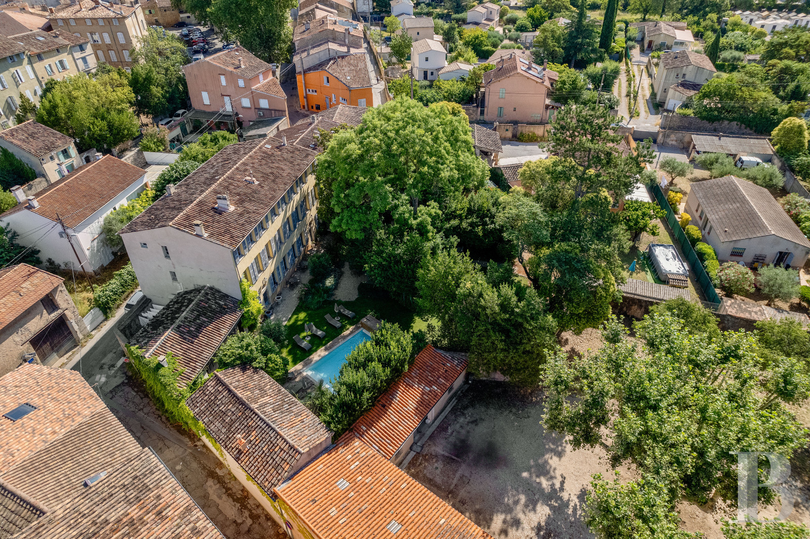 Au centre de Brignoles, dans le Var, une maison du 19e siècle et son grand jardin clos - photo  n°38