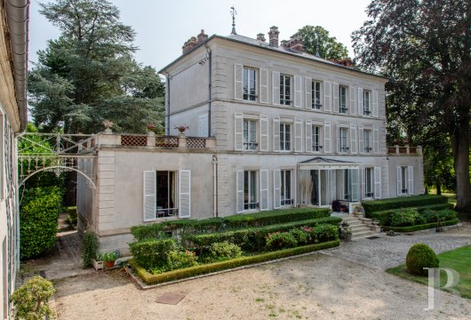 ile-de-france - A grand house with a 345m² floor area, annexes, a vegetable patch and over one hectare of tree-dotted grounds, nestled in a village in the River Oise valley just north of Paris