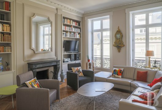 pays-de-loire - In the centre of Angers, a 400-m² townhouse, with one studio, a two-room apartment, a garage and a garden to the rear