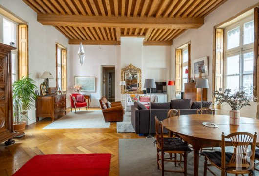 rhones-alpes - Au cœur du deuxième arrondissement de Lyon, classé par l'Unesco, un appartement familial dans un immeuble du 18e s. et sa façade protégée