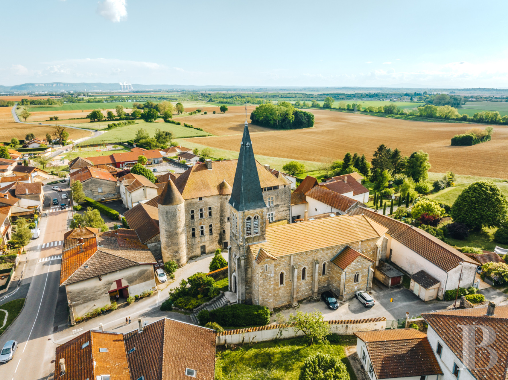 Dans l’Ain, au nord-est de Lyon et au cœur du Bugey, un château-hôtel du 16e siècle - photo  n°2