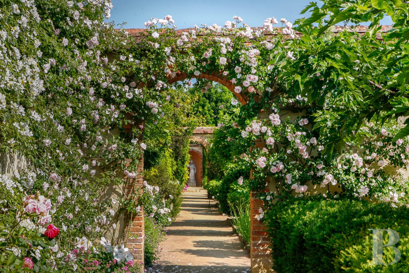 À Ainay-le-Vieil, entre Bourges et Montluçon, une forteresse séculaire tout en raffinement  - photo  n°8