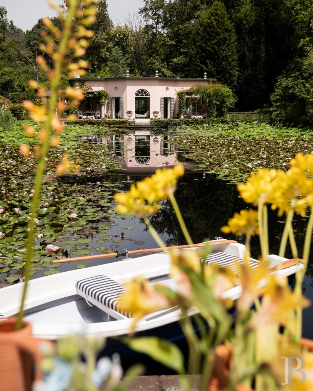 Au nord-ouest de Milan, deux villas entourées d’eau et de verdure - photo  n°23