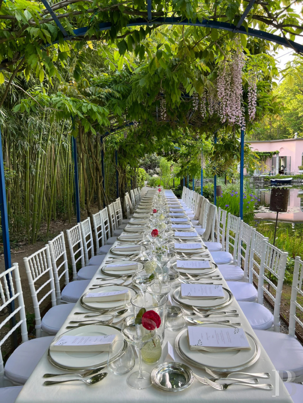 Au nord-ouest de Milan, deux villas entourées d’eau et de verdure - photo  n°6