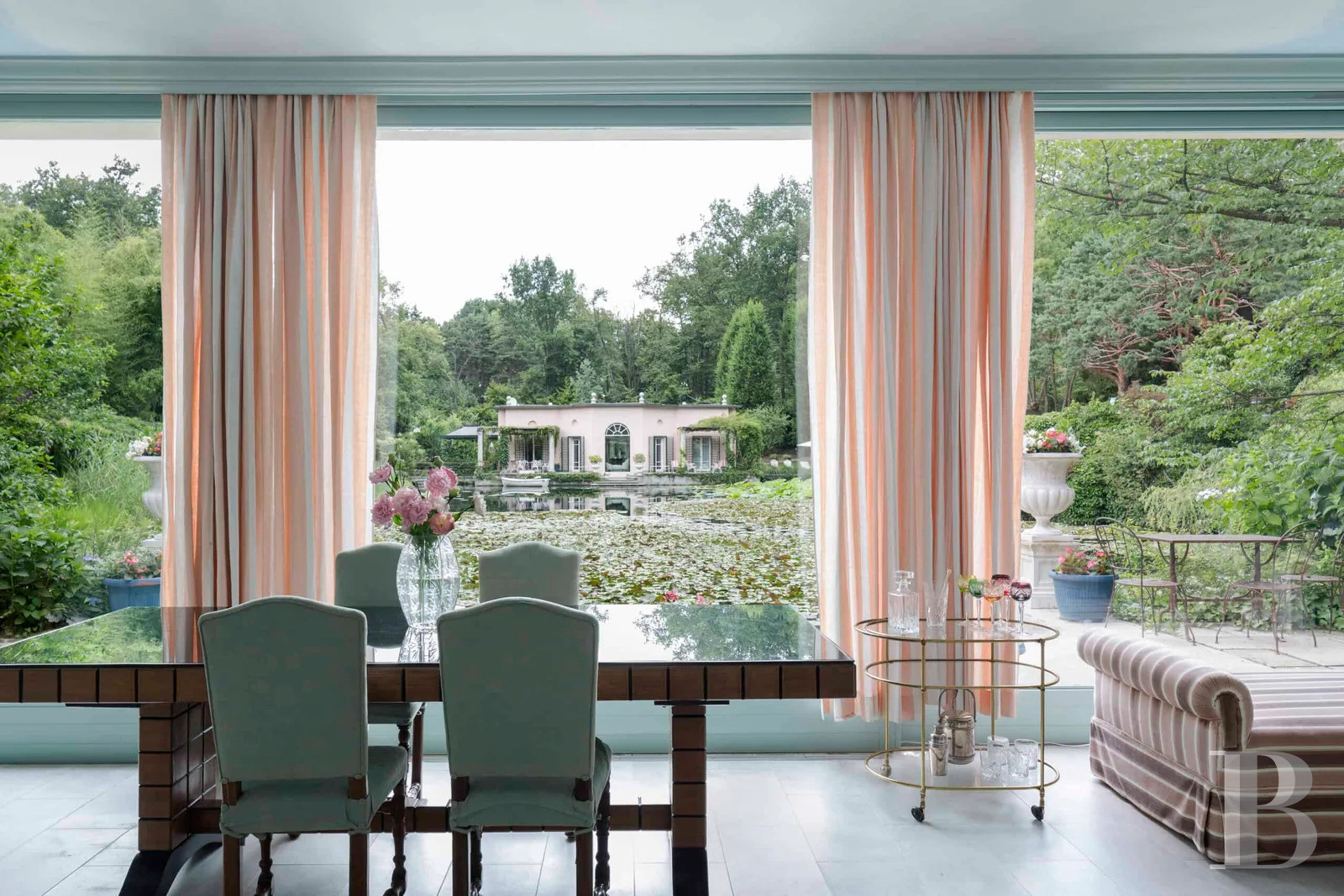 Au nord-ouest de Milan, deux villas entourées d’eau et de verdure - photo  n°13