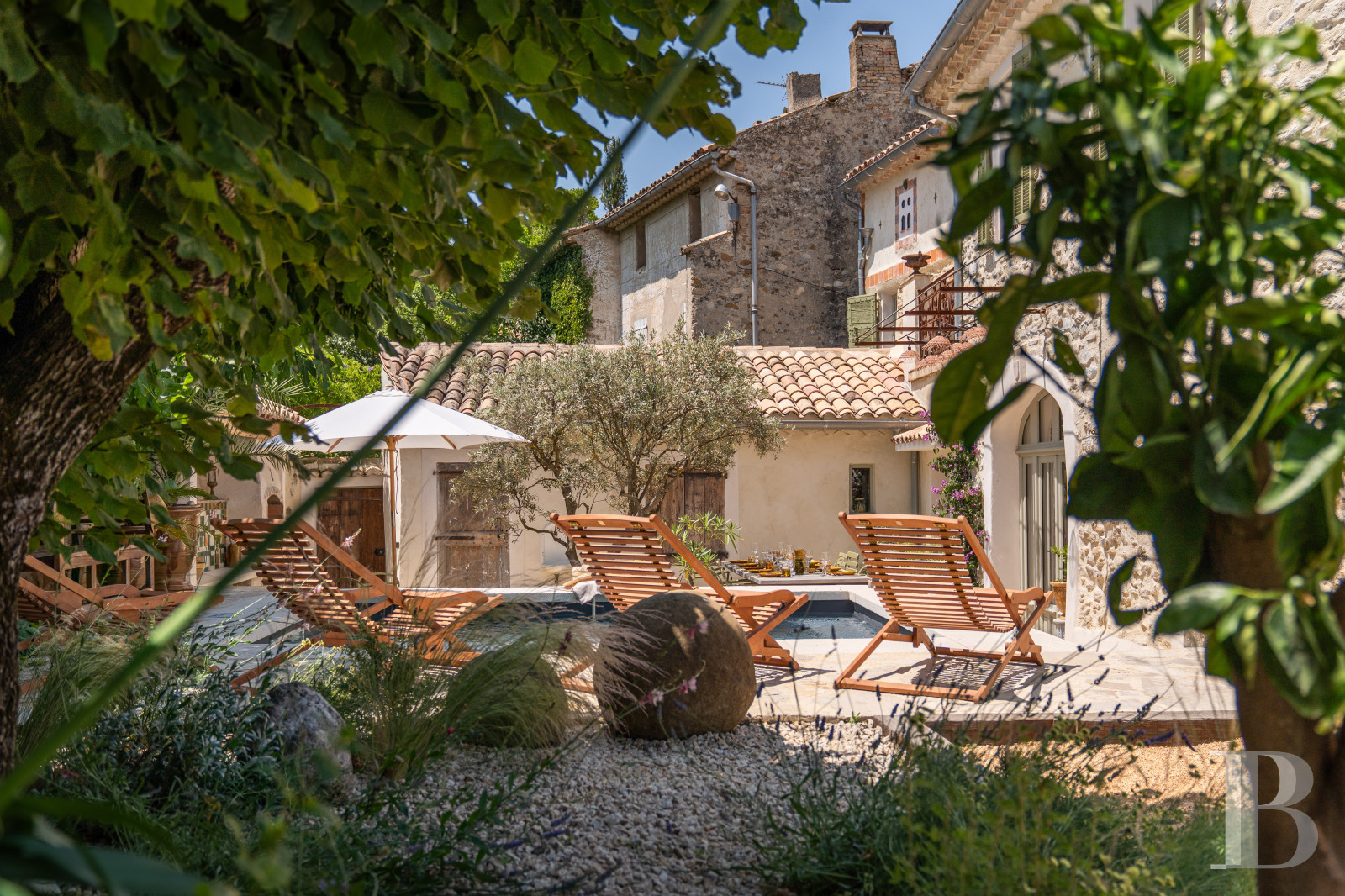 A large village house renovated to a high standard between Nyons and Vaison-la-Romaine, in the Drôme provençale - photo  n°4