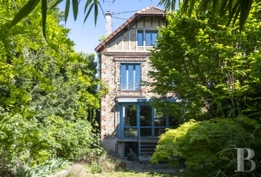 paris - A bohemian-style burrstone house, in need of a renovation, with an immense reception room,  four bedrooms, a workshop and two garages, nestled in Châtillon, not far from Clamart
