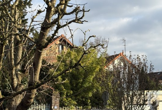 paris - A large burrstone house to be reinvented, with vast living spaces, four bedrooms, a workshop and two enclosed garages, nestled in Châtillon, bordering Clamart