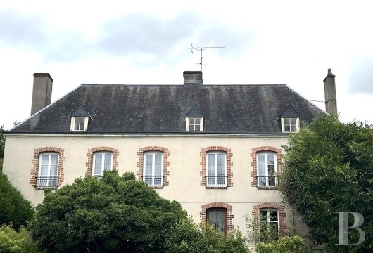 center-val-de-loire - A grand 18th-century house with an outbuilding and garden, nestled 25 minutes from the town of Vendôme, in France’s Centre Val de Loire region