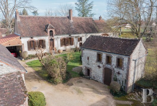 burgundy - An elegant 18th-century village house with stone outbuildings and  tree-dotted grounds in Burgundy, 1 hour and 30 minutes from Paris