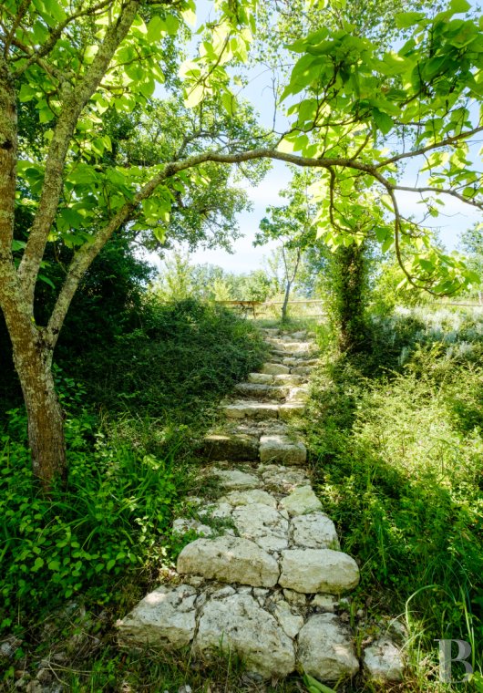 Dans le Lot-et-Garonne, au nord-ouest d’Agen, une ancienne métairie du 18e convertie en lieu de vie et de villégiature - photo  n°2