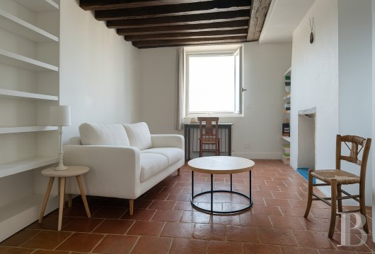 paris - Paris 6e, au cœur du quartier de la Monnaie, rue des Grands-Augustins, un studio de 28 m², en étage élevé, avec vue dégagée 