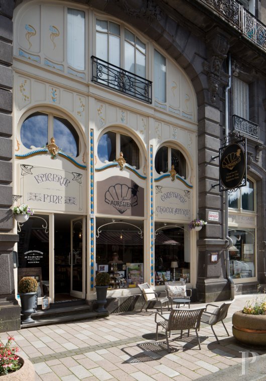 A renovated a hotel suite in a former Belle Époque palace in Le Mont-Dore, in the Puy-de-Dôme region - photo  n°24