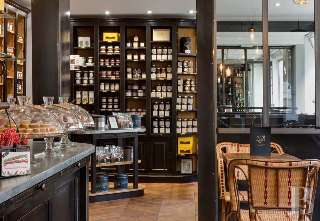 A renovated a hotel suite in a former Belle Époque palace in Le Mont-Dore, in the Puy-de-Dôme region - photo  n°19