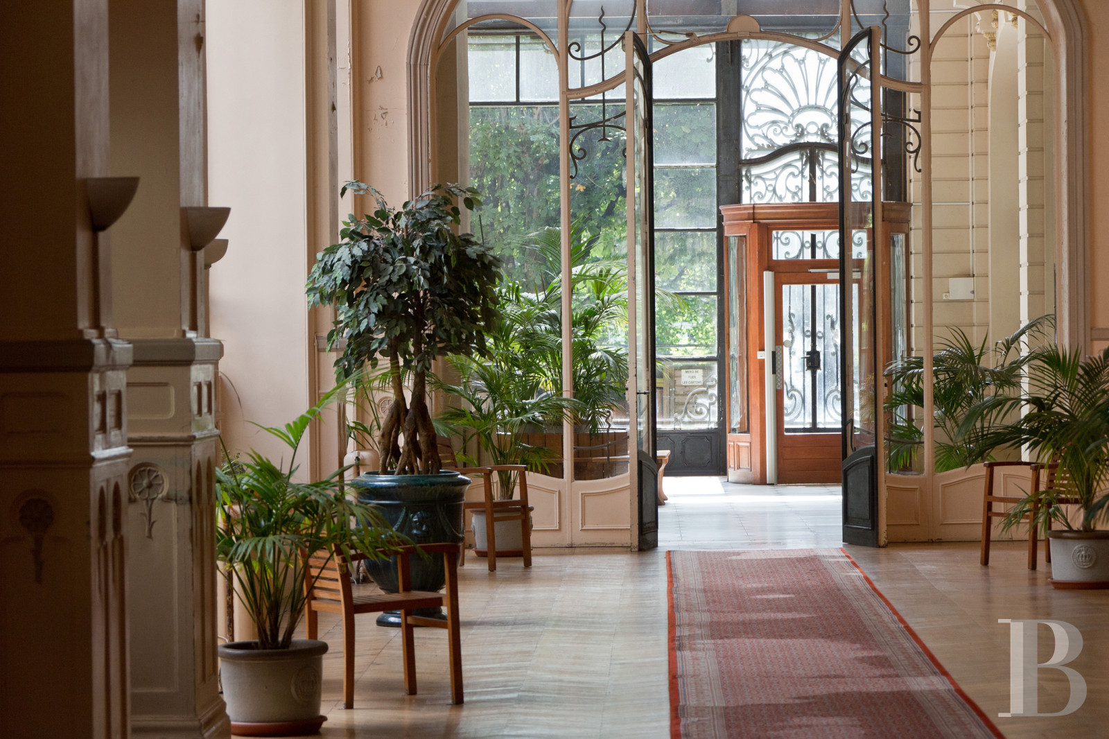 Dans le Puy-de-Dôme, au Mont-Dore, une suite hôtelière rénovée dans un ancien palace de la Belle Époque - photo  n°1