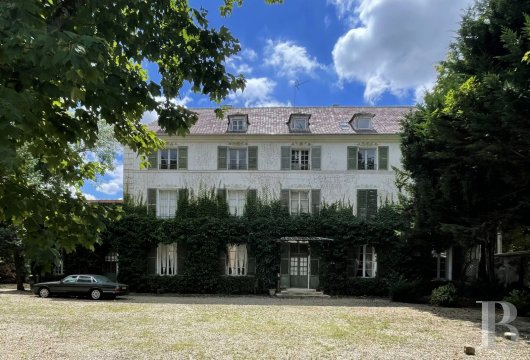 ile-de-france - En Seine-et-Marne, dans le village d'Ozouer-le-Voulgis, un manoir des 18e s. et 19e s. et son parc de 3000 m², à 40 min de Paris