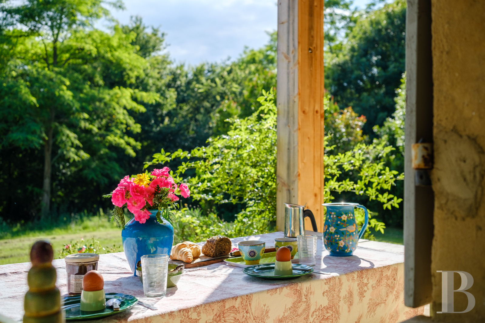 Dans le Gers, à l’ouest de Lectoure, un ancien domaine de production d’armagnac transformé et décoré avec soin - photo  n°57