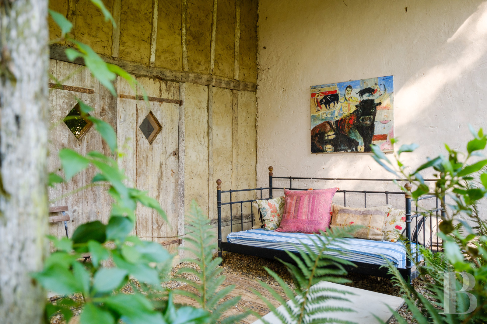 Dans le Gers, à l’ouest de Lectoure, un ancien domaine de production d’armagnac transformé et décoré avec soin - photo  n°41