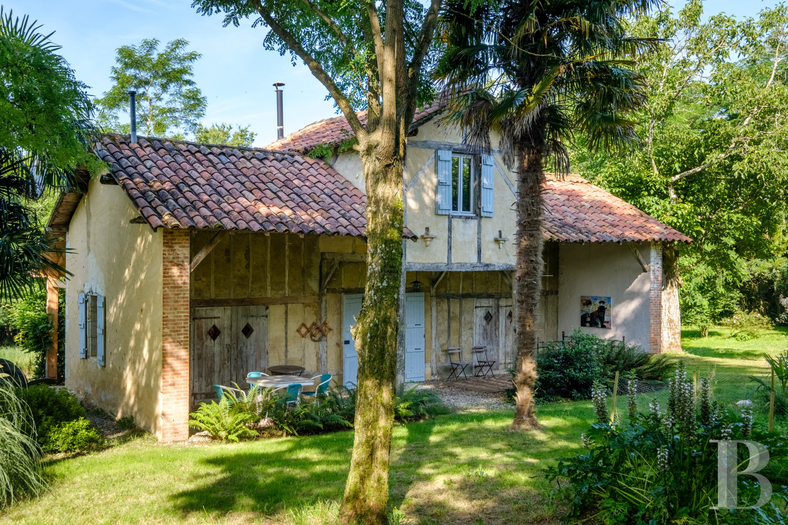 Dans le Gers, à l’ouest de Lectoure, un ancien domaine de production d’armagnac transformé et décoré avec soin - photo  n°36