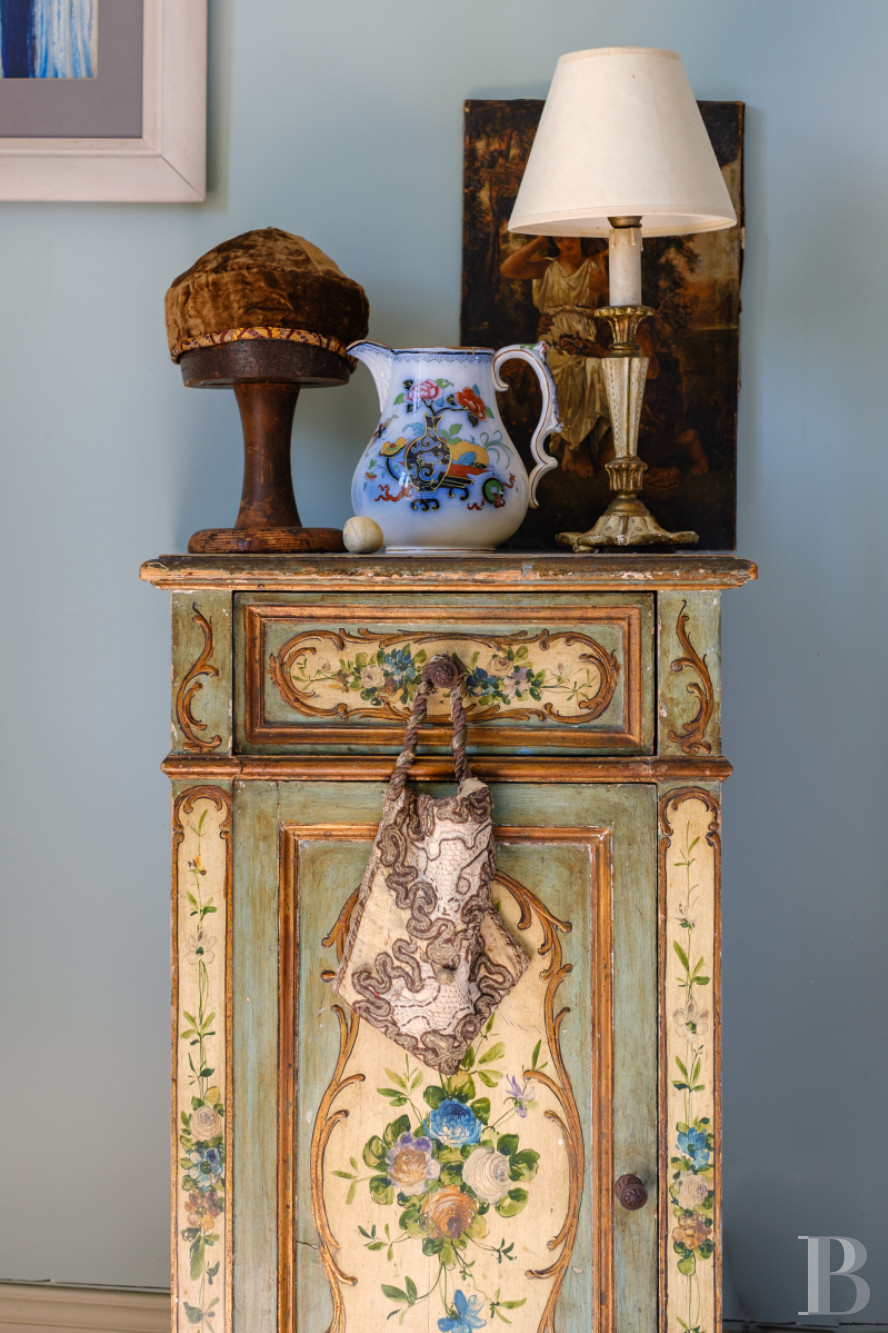 Dans le Gers, à l’ouest de Lectoure, un ancien domaine de production d’armagnac transformé et décoré avec soin - photo  n°10