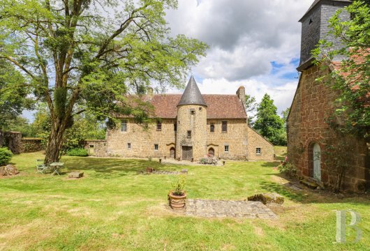 pays-de-loire - In the Maine region of France, a 13th-century seigniorial building and its chapel,   both listed Historical Monuments, as well as its guesthouse and 4-hectare grounds