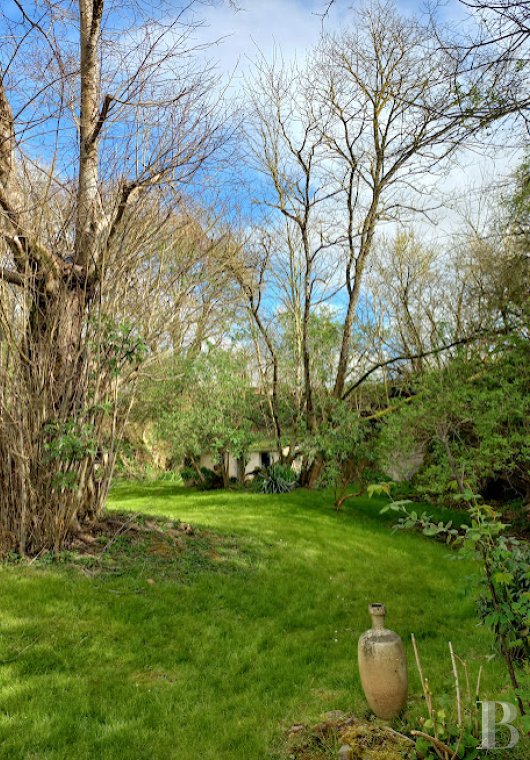 character properties France center val de loire   - 10