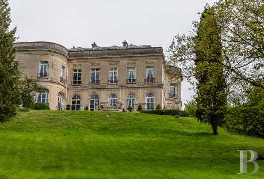 A 20th-century château in enclosed grounds in Evecquemont, in the Vexin region - photo  n°2