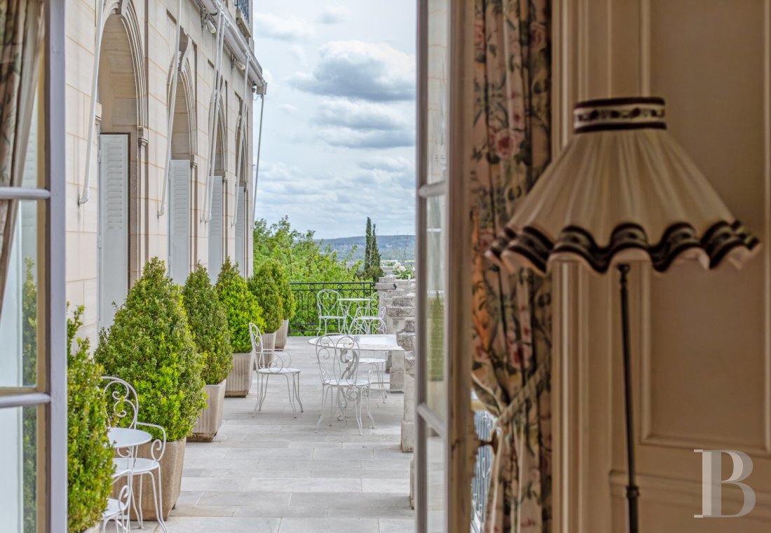 A 20th-century château in enclosed grounds in Evecquemont, in the Vexin region - photo  n°6