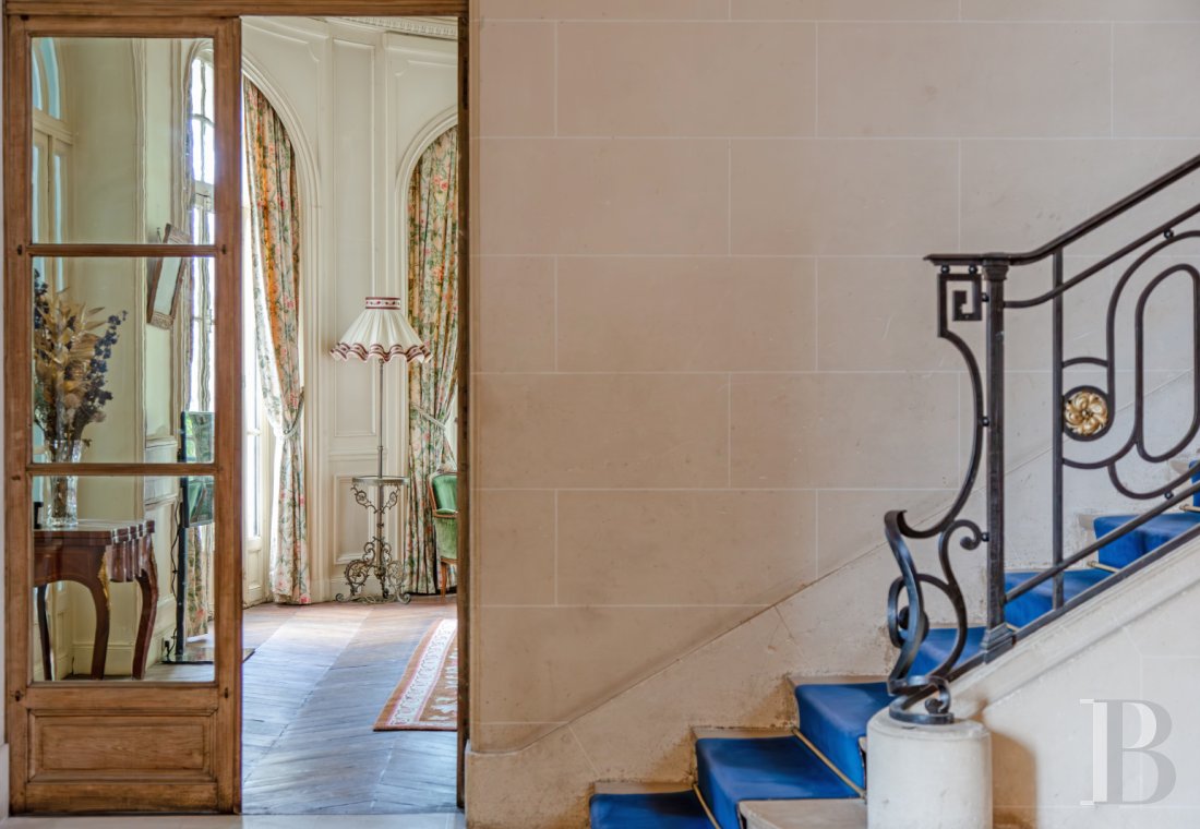 A 20th-century château in enclosed grounds in Evecquemont, in the Vexin region - photo  n°7