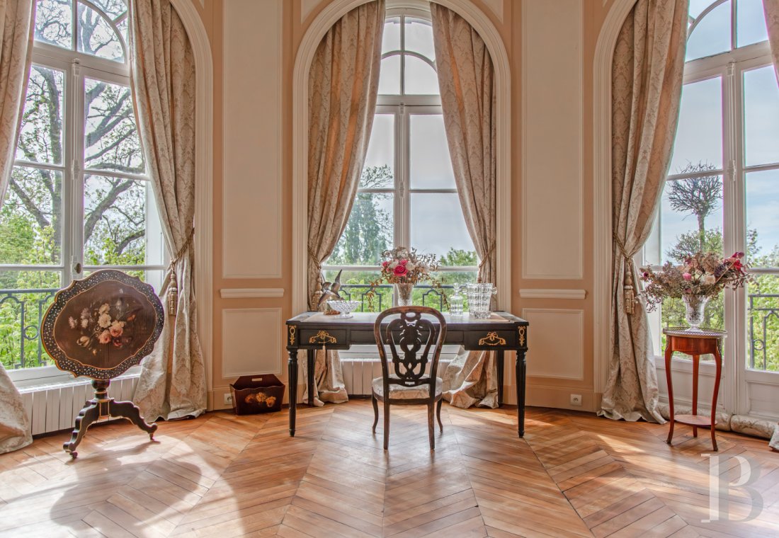 A 20th-century château in enclosed grounds in Evecquemont, in the Vexin region - photo  n°12