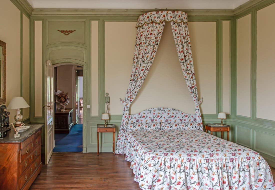 A 20th-century château in enclosed grounds in Evecquemont, in the Vexin region - photo  n°46