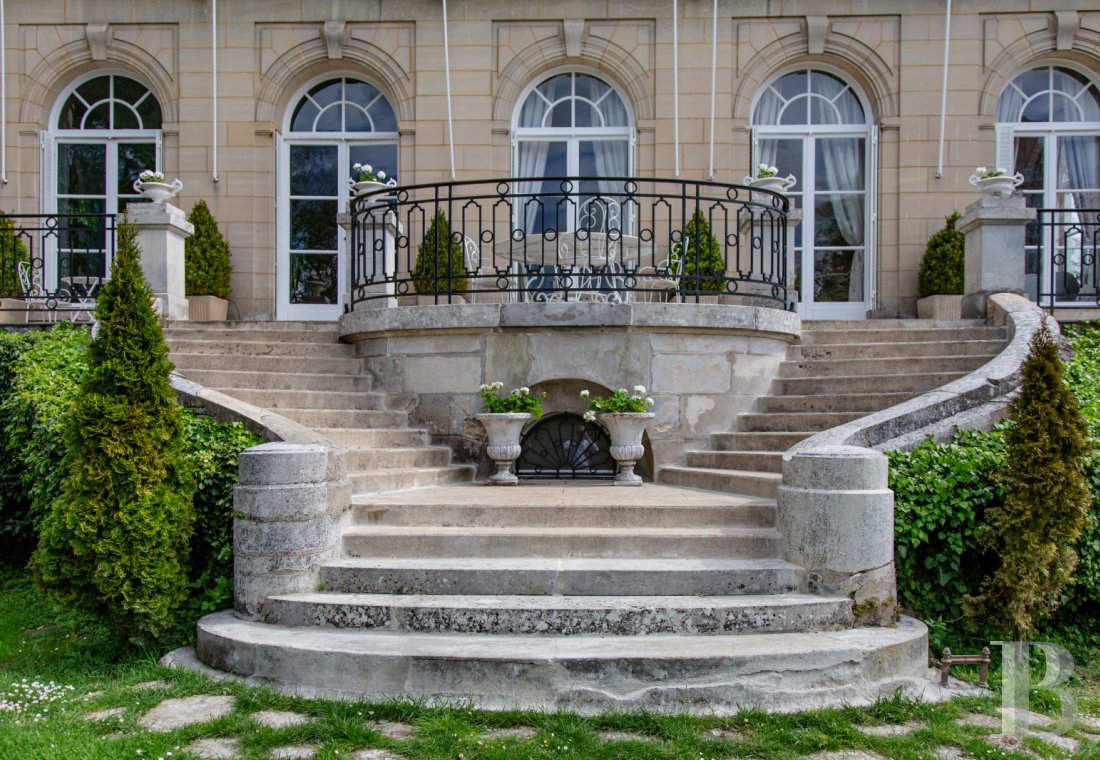 A 20th-century château in enclosed grounds in Evecquemont, in the Vexin region - photo  n°5
